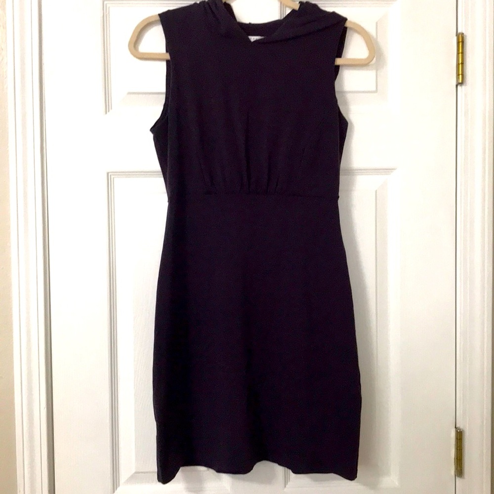 Size M (8) Susana Monaco eggplant hooded dress
